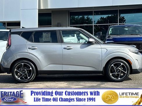 Used 2023 Kia Soul EX FWD image 3