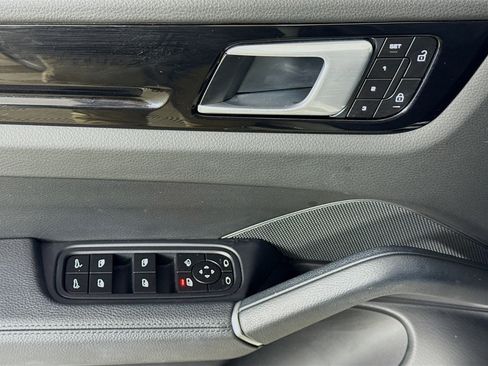 Certified 2022 Porsche Cayenne Coupe image 11