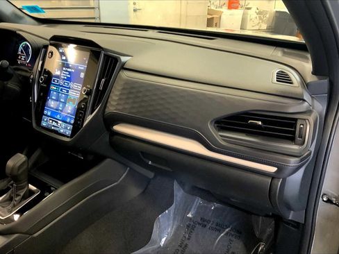 Certified 2025 Subaru Forester Limited image 18