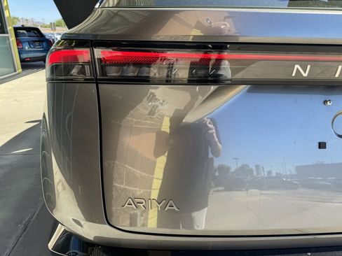 Used 2023 Nissan Ariya FWD image 14