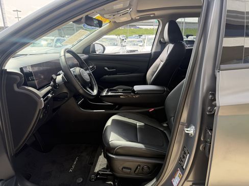 Certified 2025 Hyundai Tucson Limited AWD/4WD image 31