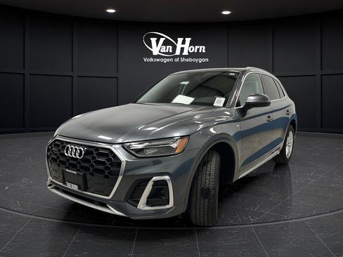 Used 2022 Audi Q5 2.0T Premium w/ Convenience Package AWD/4WD image 3