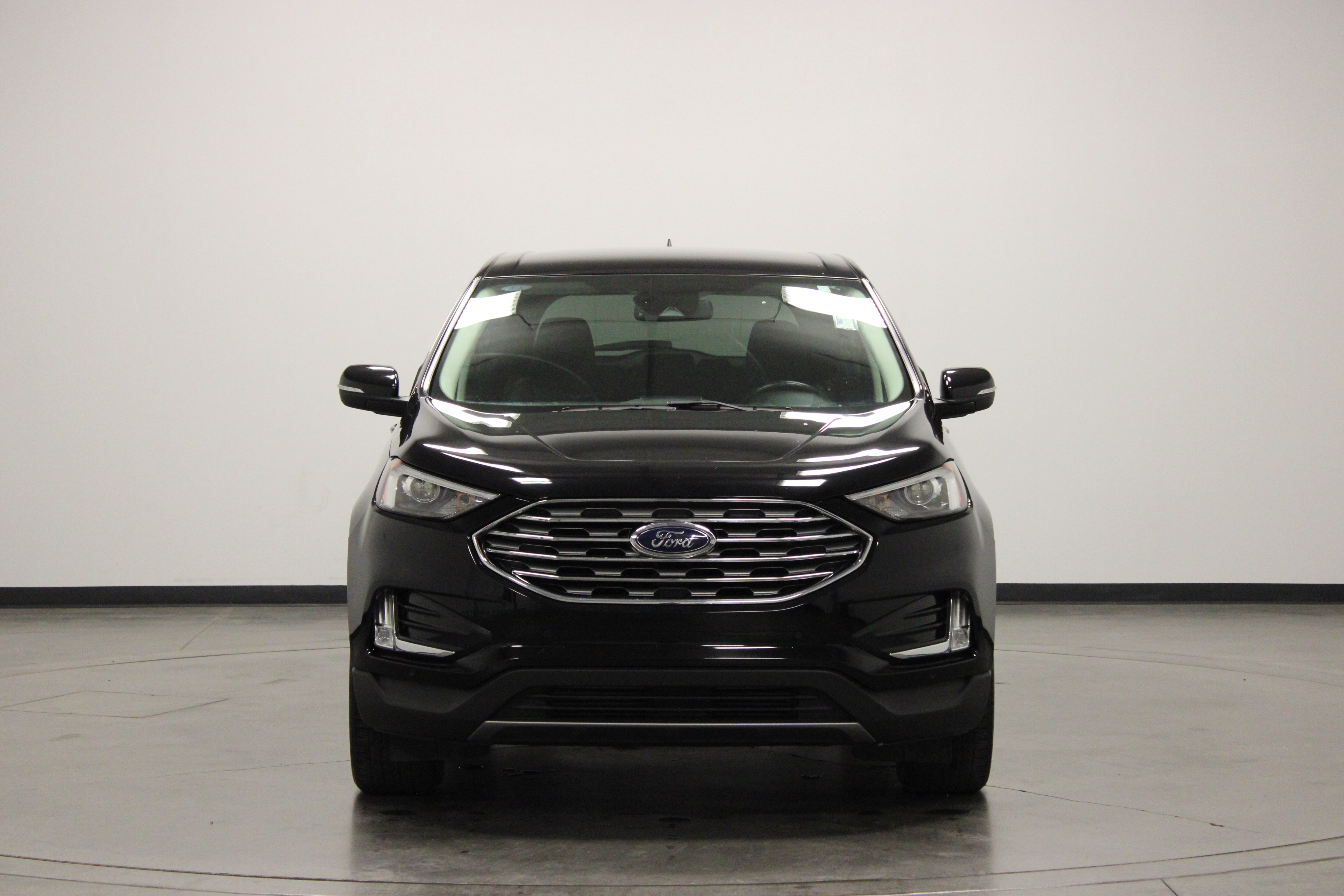 Used 2024 Ford Edge Titanium AWD/4WD image 3