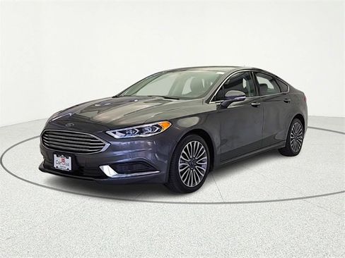 Used 2018 Ford Fusion SE w/ Fusion SE Technology Package image 3