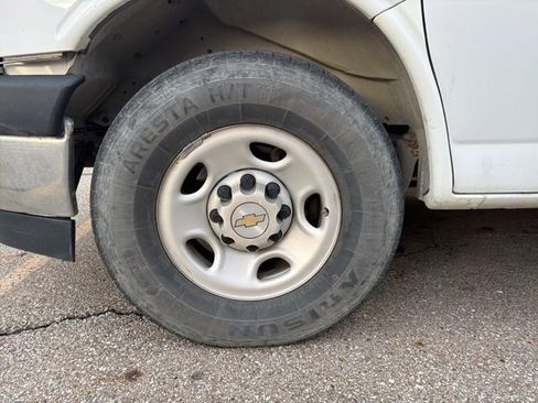 Used 2020 Chevrolet Express 3500 LT w/ LT Preferred Equipment Group image 3