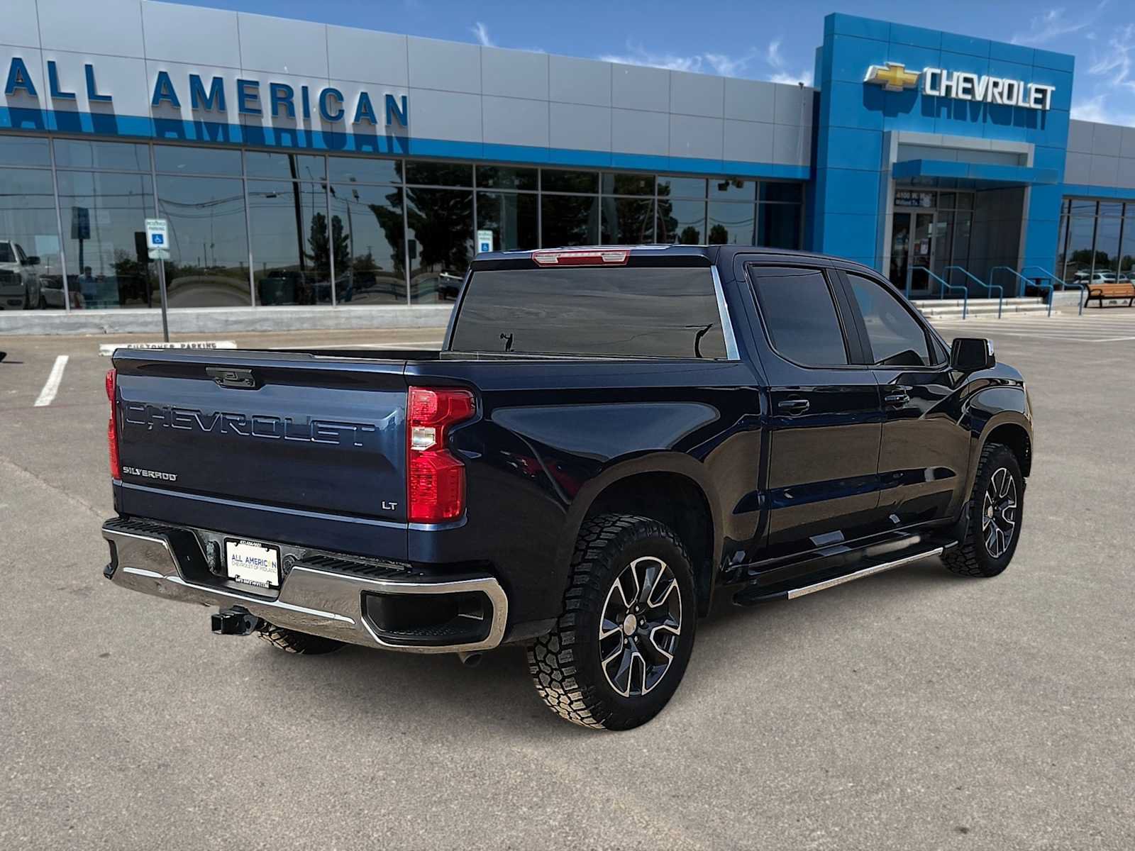 Used 2023 Chevrolet Silverado 1500 LT RWD image 8
