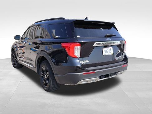 Used 2021 Ford Explorer XLT w/ Equipment Group 202A AWD/4WD image 22