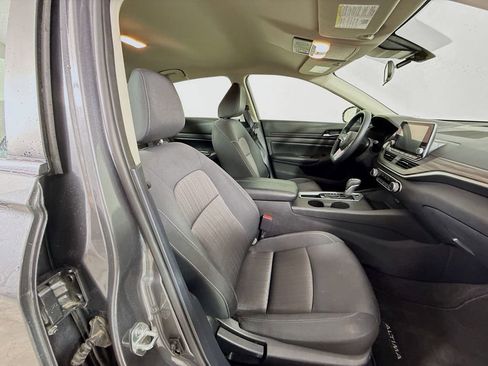 Used 2025 Nissan Altima 2.5 SV image 25
