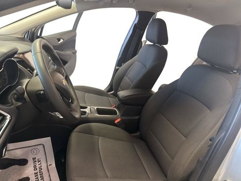 Used 2017 Chevrolet Cruze LT FWD image 16