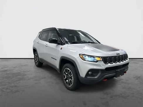 Used 2025 Jeep Compass Trailhawk w/ Trailer Tow Group AWD/4WD image 6