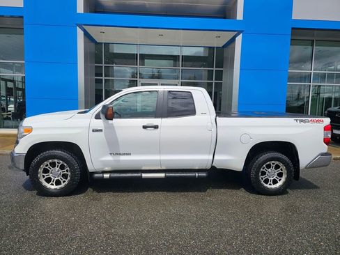 Used 2015 Toyota Tundra SR5 w/ TRD Off Road Package AWD/4WD image 2