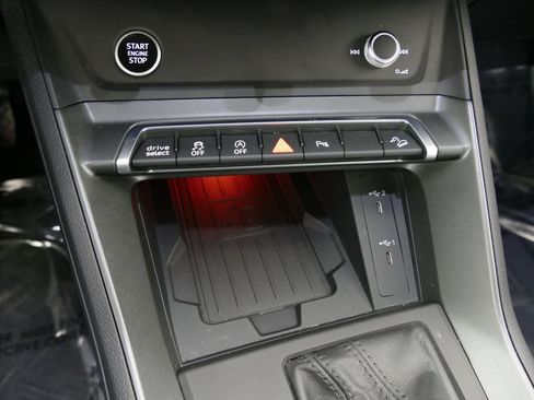 Used 2024 Audi Q3 2.0T Premium Plus image 11