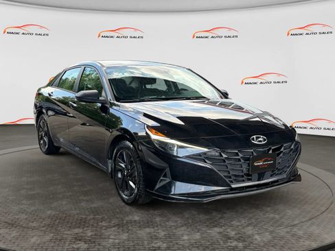 Used 2022 Hyundai Elantra SEL w/ Convenience Package FWD image 5
