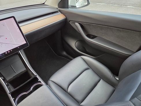 Used 2020 Tesla Model Y Long Range image 26
