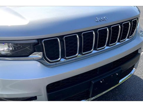 Used 2023 Jeep Grand Cherokee L Limited AWD/4WD image 30