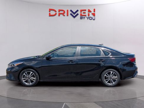 Used 2024 Kia Forte LXS image 2