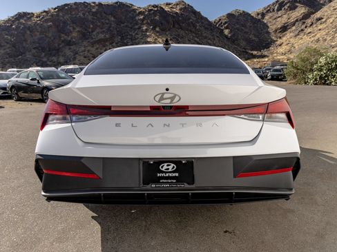 Used 2024 Hyundai Elantra SEL FWD image 8