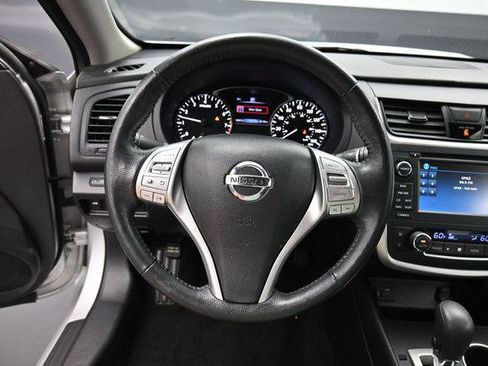 Used 2016 Nissan Altima 2.5 SV w/ Convenience Package FWD image 16