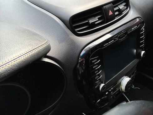 Used 2015 Kia Soul + w/ Audio Package FWD image 11