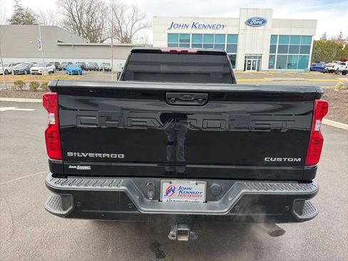 Used 2024 Chevrolet Silverado 2500 Custom w/ Custom Value Package image 5