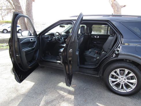 Used 2020 Ford Explorer XLT w/ Equipment Group 202A AWD/4WD image 25