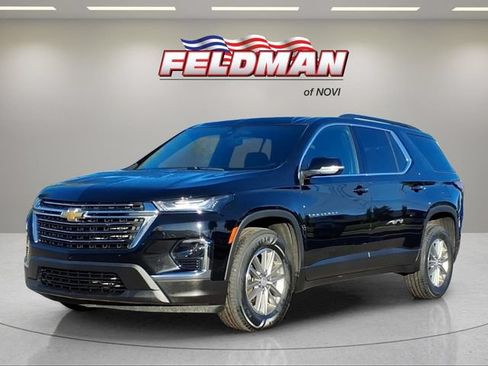 Used 2023 Chevrolet Traverse LT FWD image 1