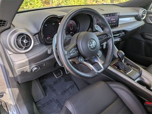 Used 2024 Alfa Romeo Tonale Veloce image 11