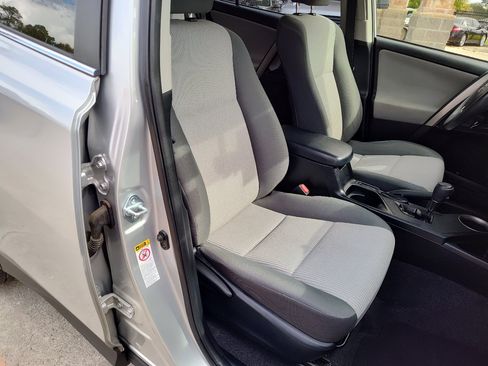 Used 2015 Toyota RAV4 LE image 21