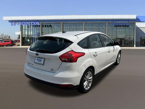 Used 2015 Ford Focus SE FWD image 4