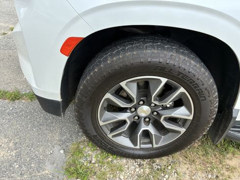Used 2022 Chevrolet Suburban LT RWD image 5