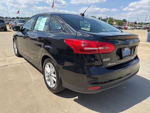 Used 2016 Ford Focus SE w/ SE Cold Weather Package FWD image 6