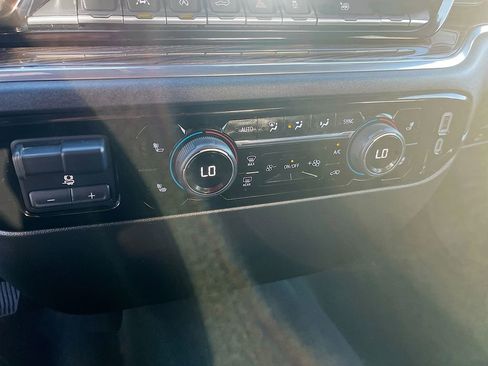 Used 2025 Chevrolet Silverado 1500 LT RWD image 16