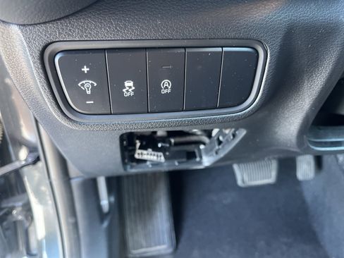 Used 2025 Kia Soul LX w/ LX Technology Package FWD image 17