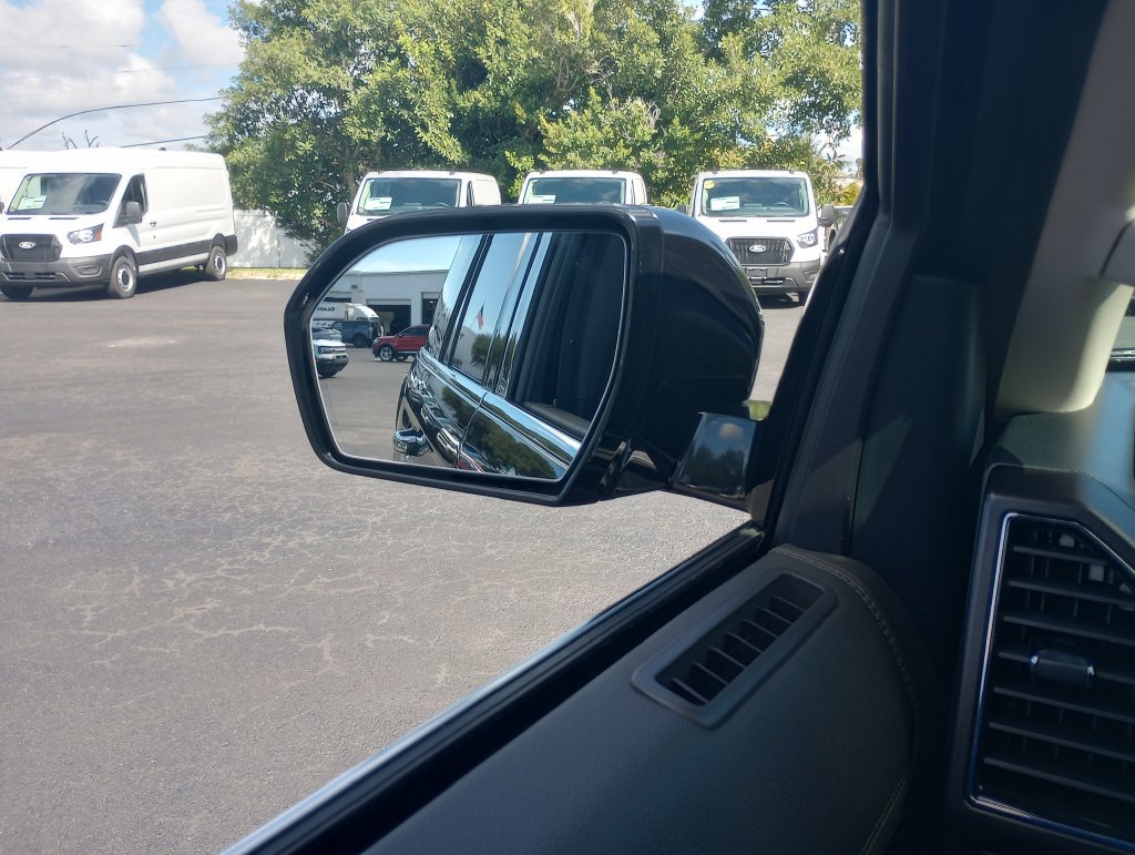 Used 2020 Ford Expedition Limited RWD image 25