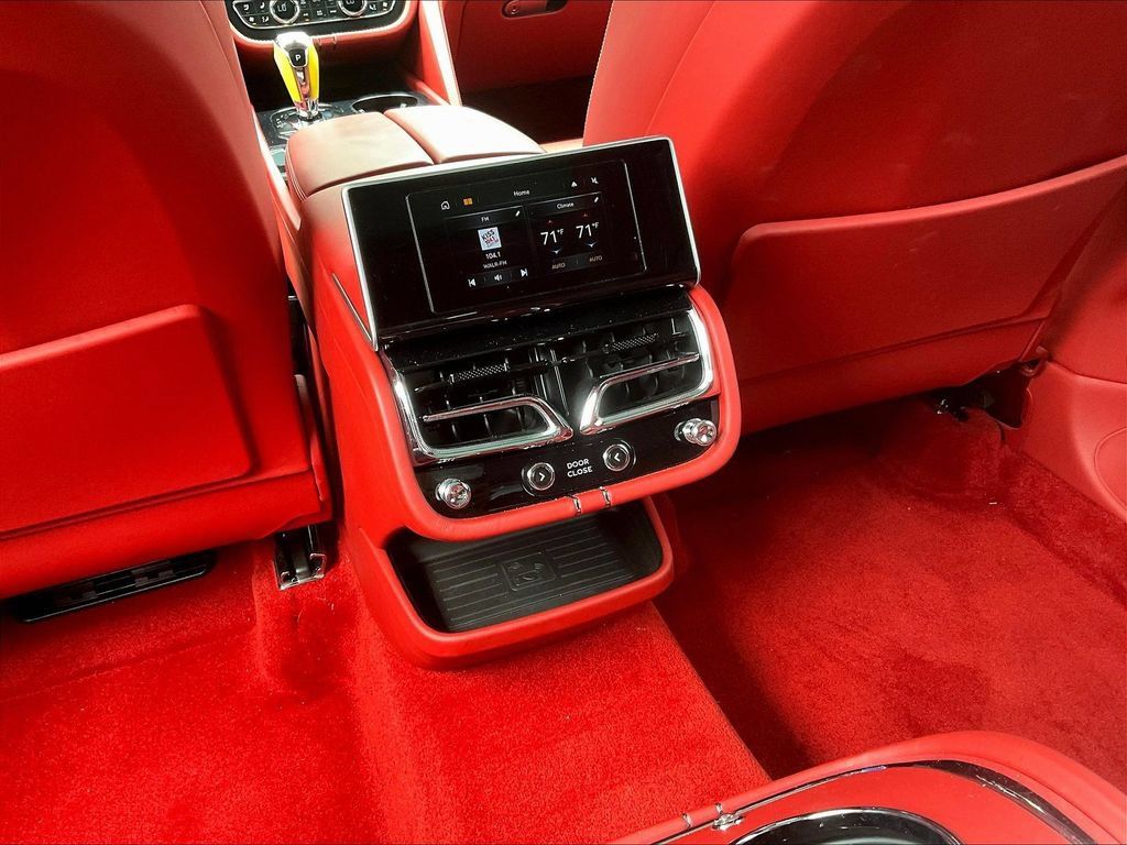 Used 2023 Bentley Bentayga Extended Wheelbase AWD/4WD image 10