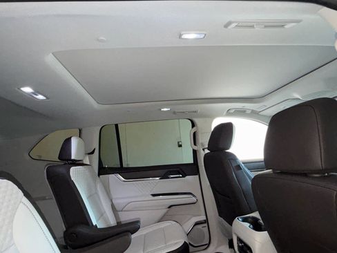 Used 2024 GMC Acadia Denali w/ Super Cruise Package image 37