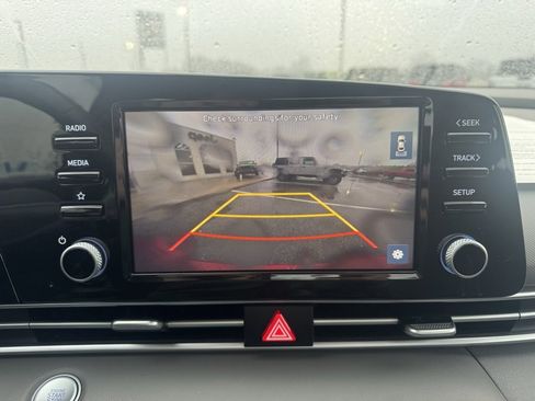 Used 2022 Hyundai Elantra SEL w/ Convenience + Premium Package image 19