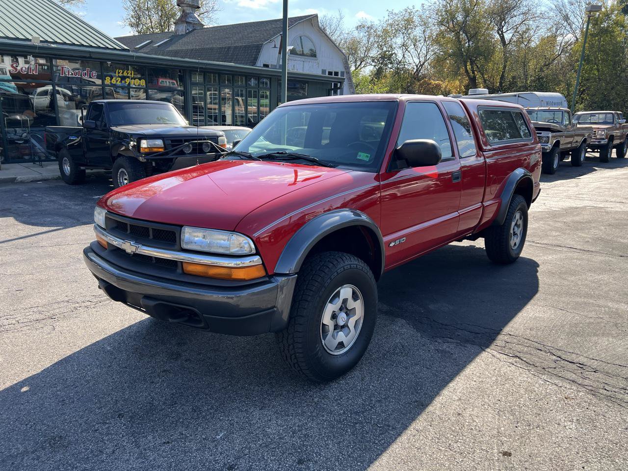 Used 2003 Chevrolet S10 Pickup LS w/ LS Preferred Equipment Group AWD/4WD image 2