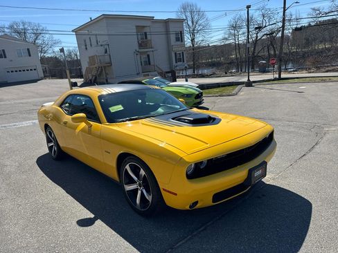 Used 2018 Dodge Challenger R/T Plus RWD image 6