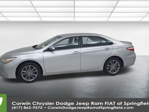 Used 2016 Toyota Camry SE image 8