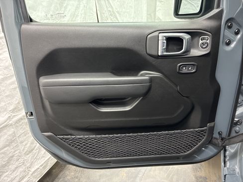 Used 2025 Jeep Wrangler Sport AWD/4WD image 15