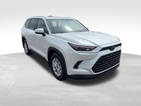 Used 2024 Toyota Grand Highlander AWD image 7
