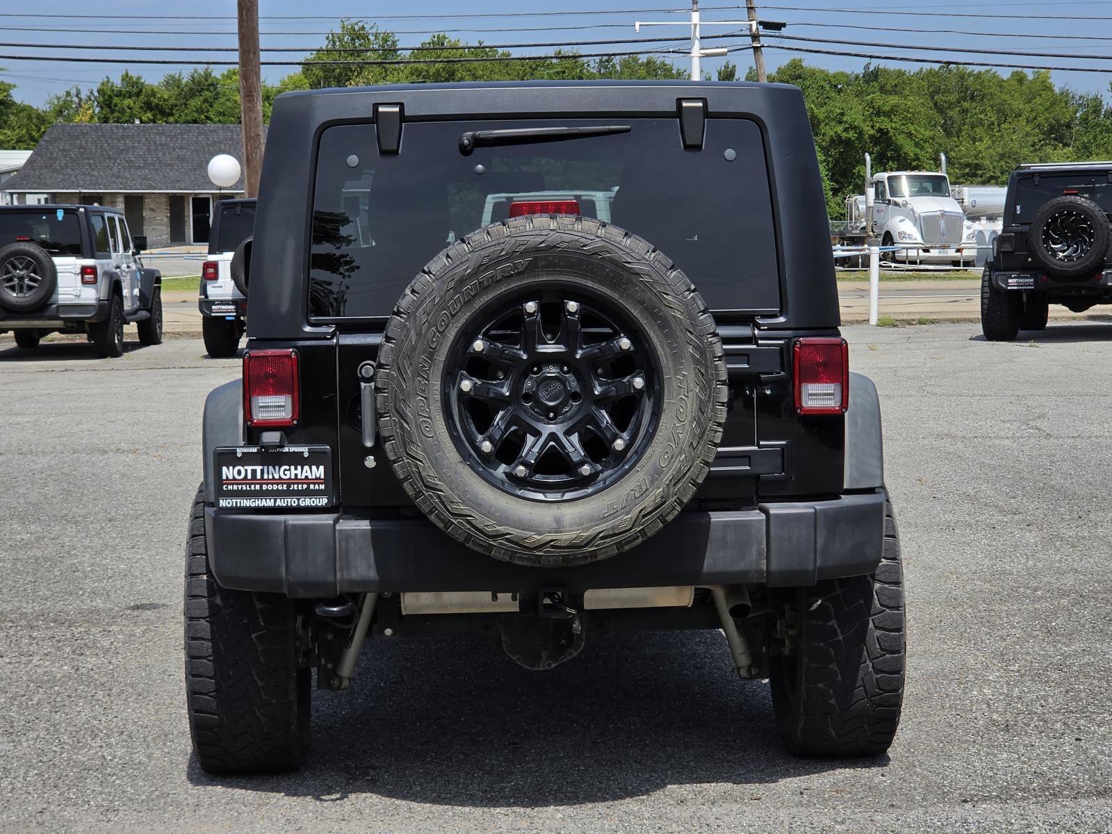 Used 2017 Jeep Wrangler Unlimited Rubicon w/ Connectivity Group AWD/4WD image 5