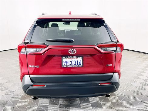 Used 2023 Toyota RAV4 XLE Premium image 6