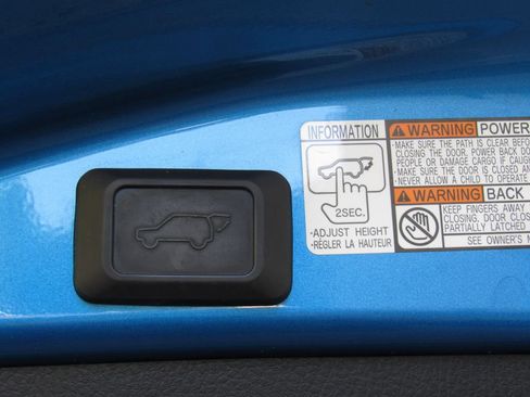 Used 2017 Toyota RAV4 XLE w/ Convenience Package AWD/4WD image 21