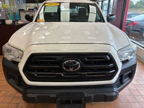 Used 2019 Toyota Tacoma SR image 4