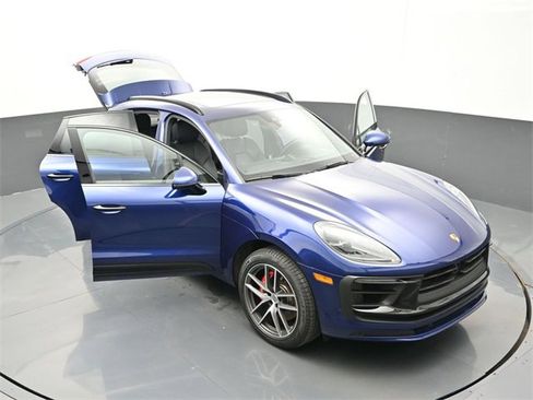 Certified 2023 Porsche Macan S image 33