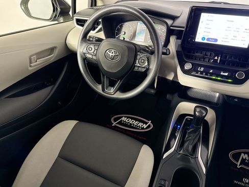 Used 2025 Toyota Corolla LE AWD/4WD image 27