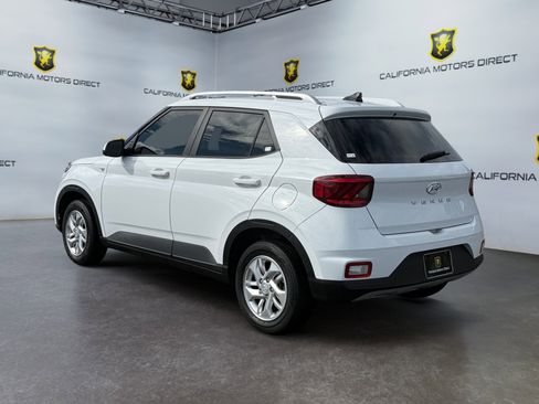 Used 2020 Hyundai Venue SEL image 3