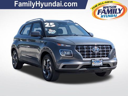 Certified 2025 Hyundai Venue SEL FWD image 1